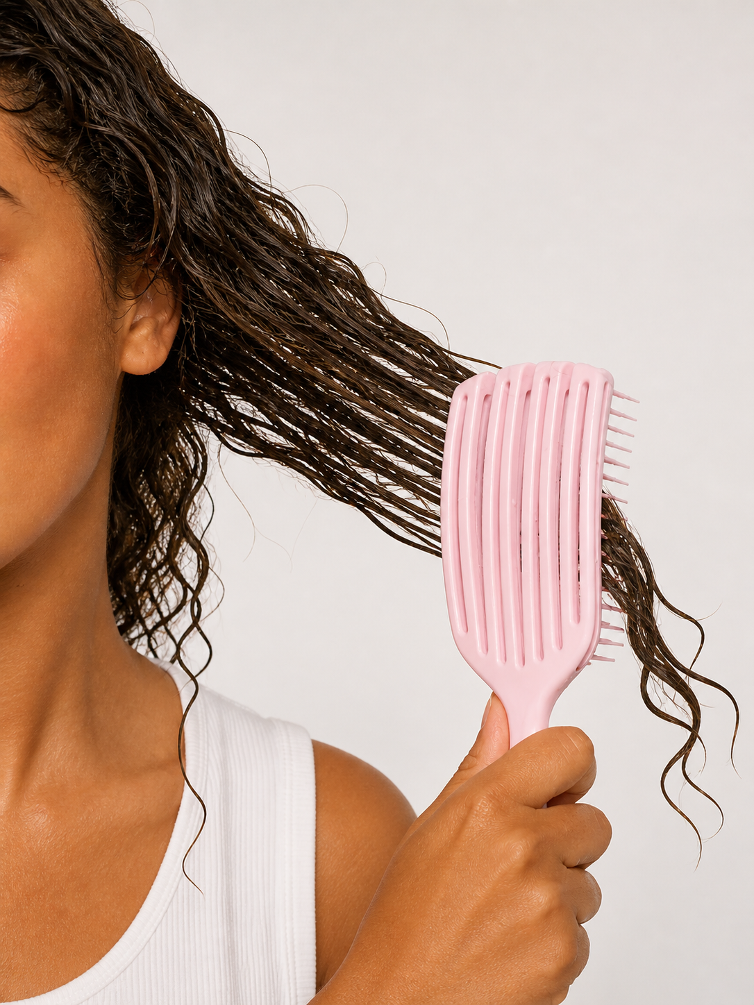 Oups… tu remarques une chute de cheveux ? Voici ce qu’il faut comprendre